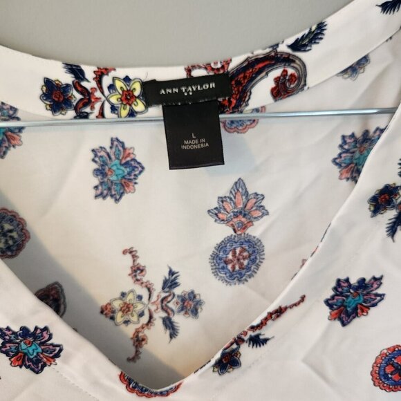 Ann Taylor Loose Flowy Tunic Blouse. Size Large - Picture 2 of 9